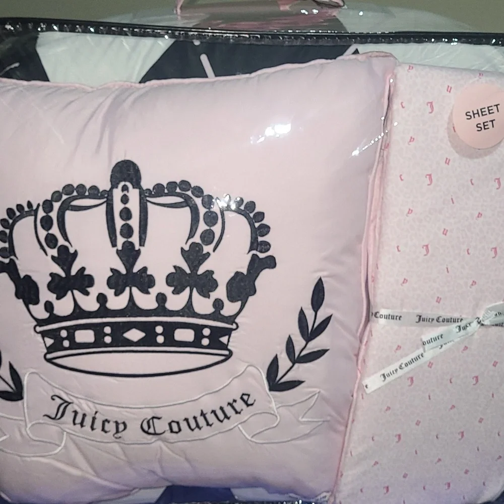 Juicy Couture Black and White 8-Piece Bed Set - King